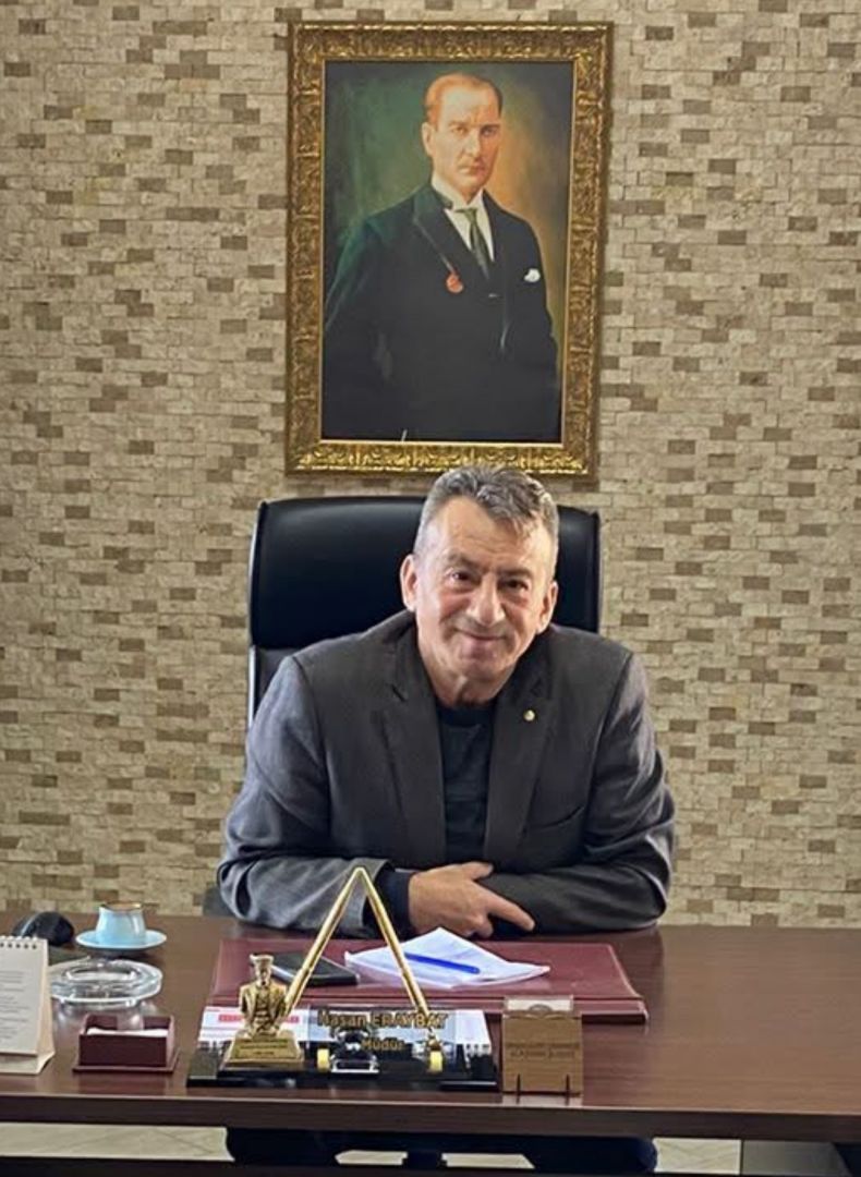 Hasan Eraybat kalp krizi sonucu kaybetti.