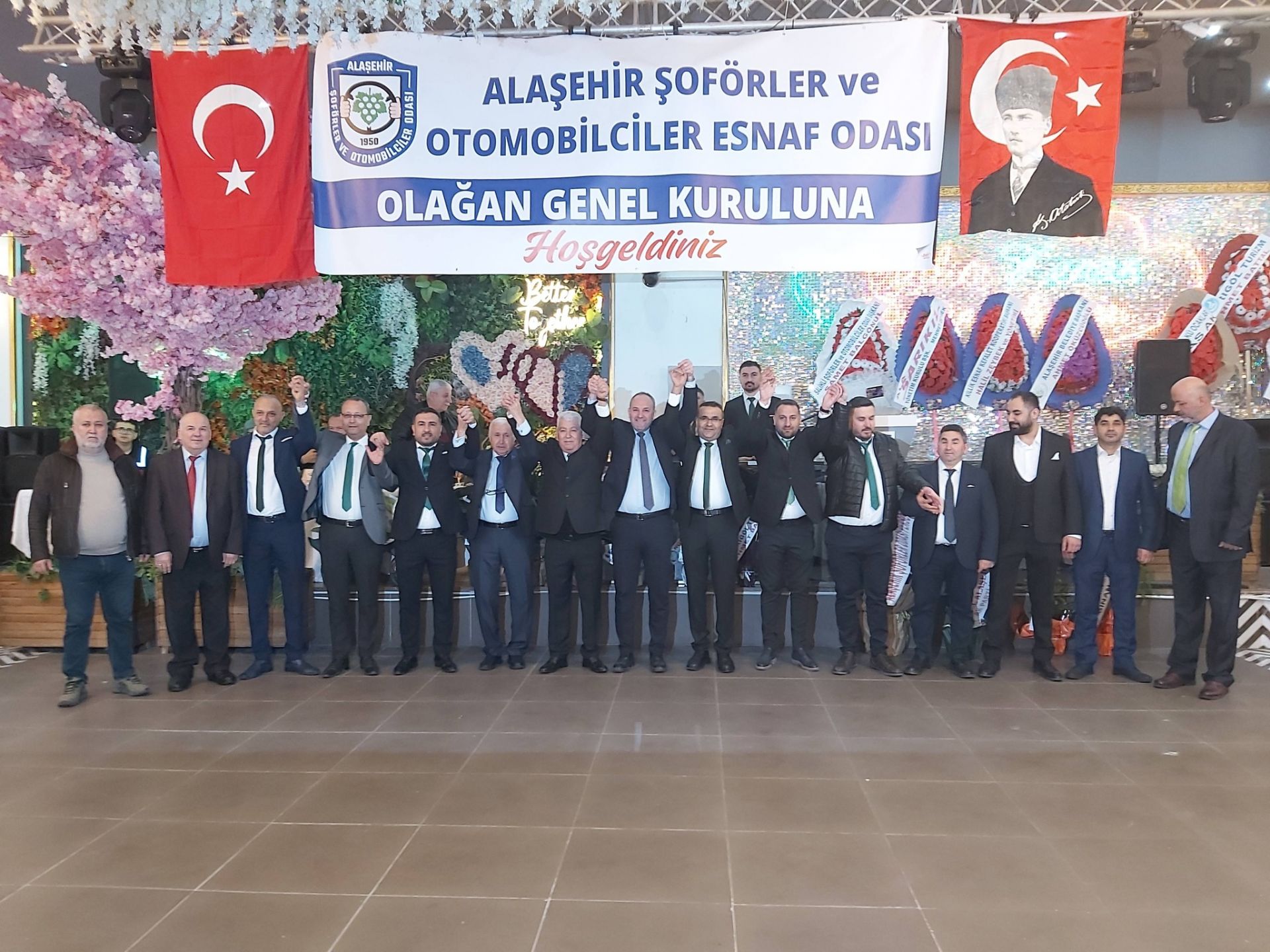Alaşehir Şoförler Odası’nda Şevki Ağırbaş Rakipsiz: 1624 Oyla Yeniden Başkan seçildi. 
